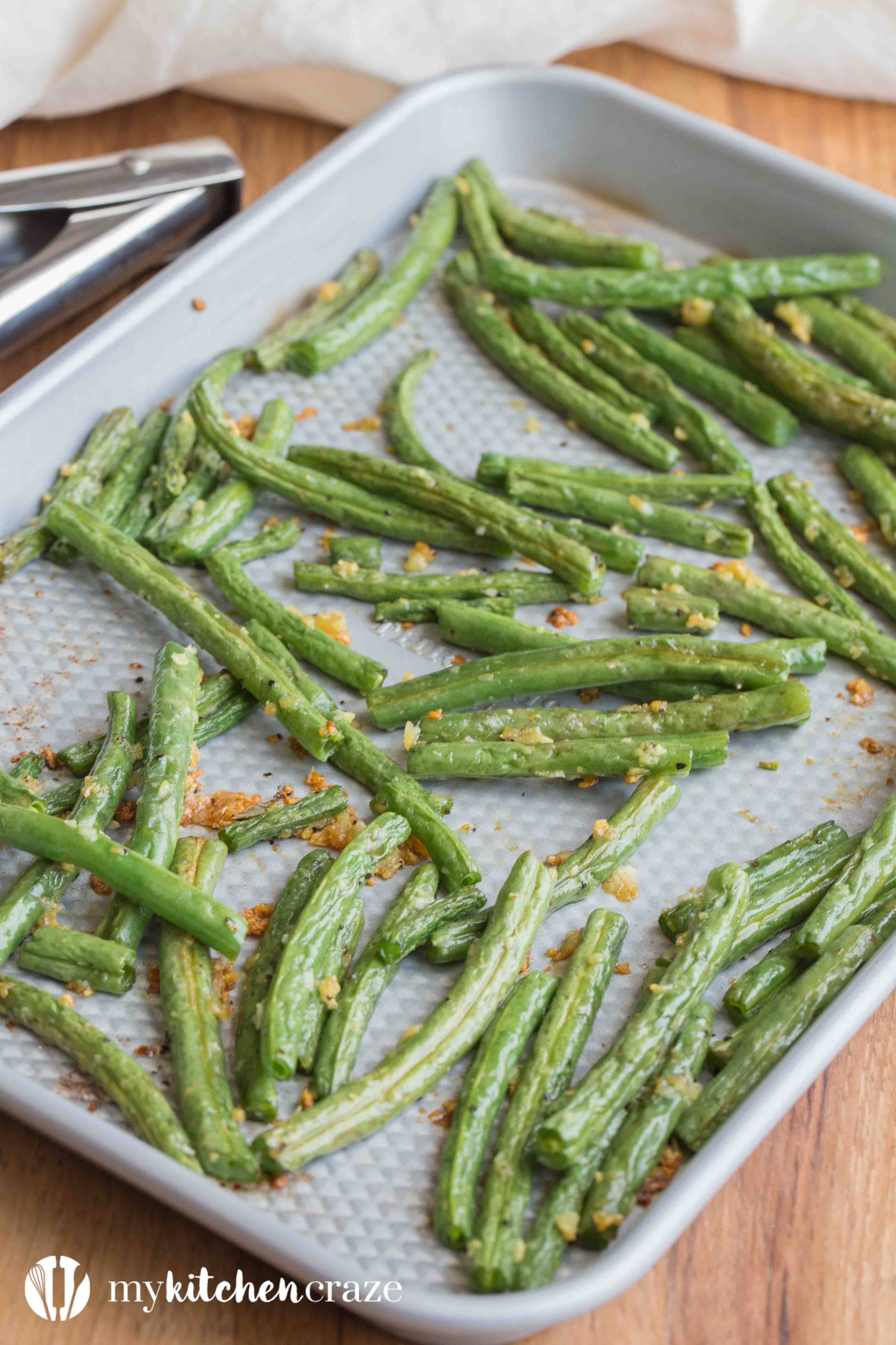Baked Garlic Green Beans with a Recipe Video - My Kitchen Craze