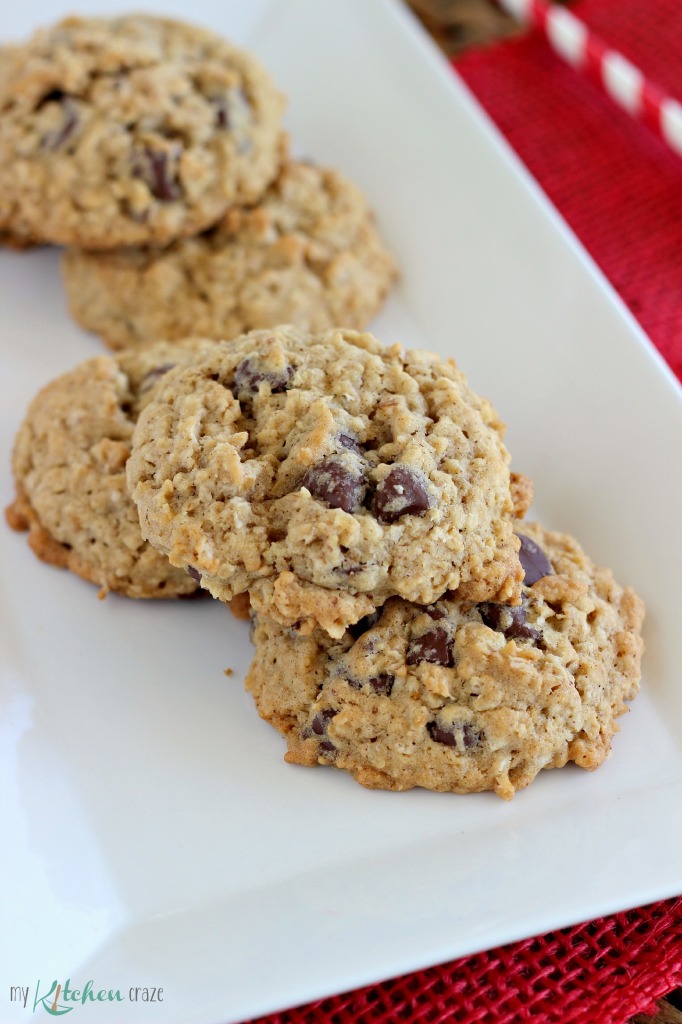 Oatmeal Chocolate Chip Cookies l My Kitchen Craze