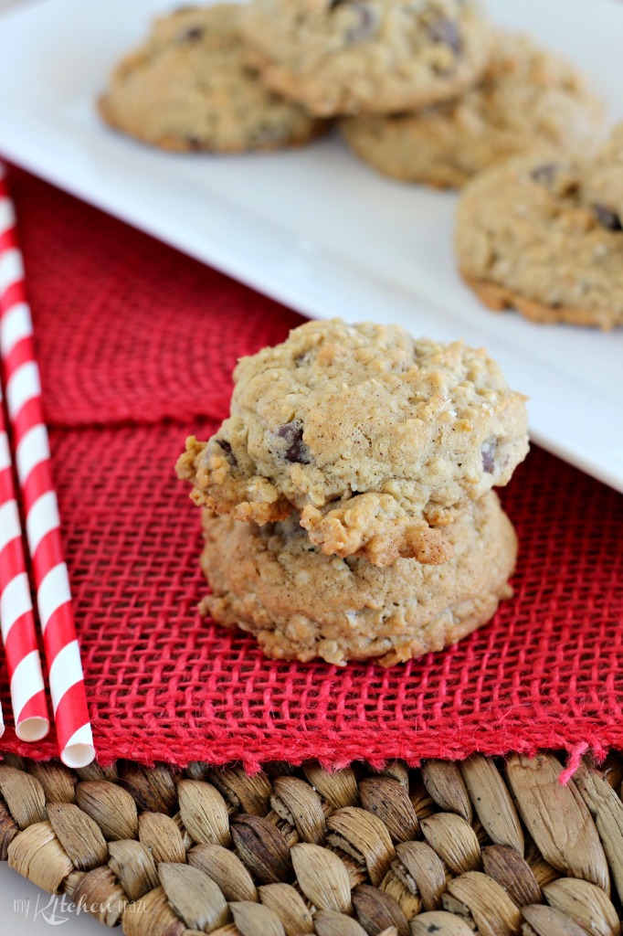 Oatmeal Chocolate Chip Cookies l My Kitchen Craze