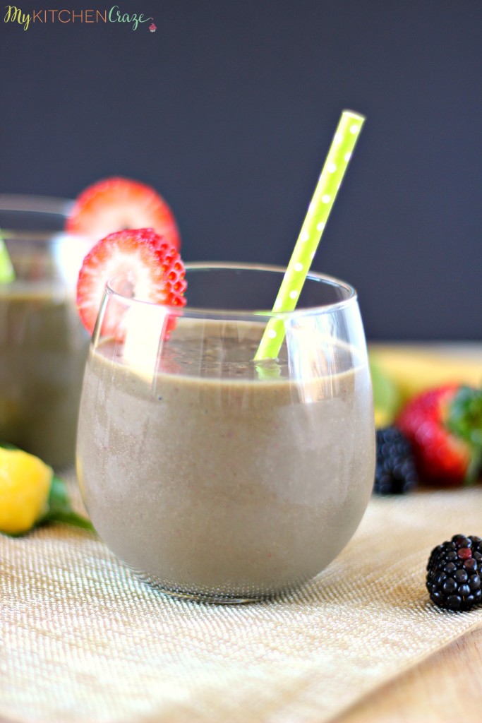 Fruity Green Smoothie {or Gray Smoothie} l My Kitchen Craze