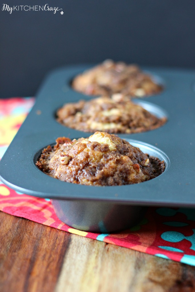 Banana Bread Crumb Muffins l My Kitchen Craze l Perfect for breakfast and those busy mornings!