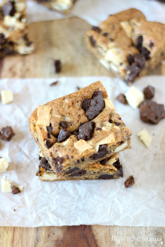 Thin Mint Blondies ~ A soft and chewy blondie bar with Thin Mint cookies and White Chocolate chunks throughout. Makes for a delicious bar that you'll love for dessert! ~ www.mykitchencraze.com