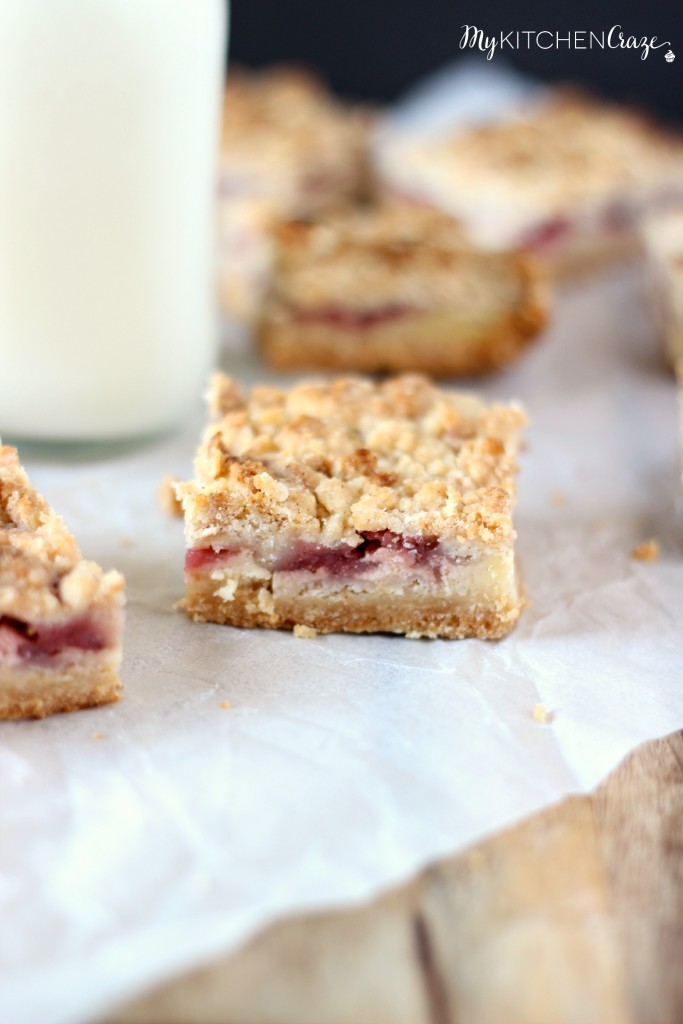 Strawberry Cheesecake Crumb Bars ~ www.mykitchencraze.com