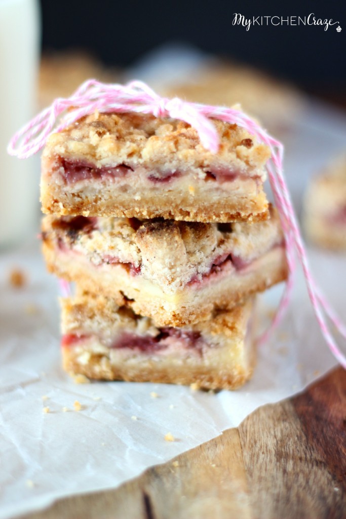 Strawberry Cheesecake Crumb Bars ~ www.mykitchencraze.com