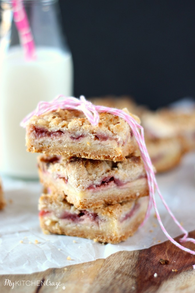 Strawberry Cheesecake Crumb Bars ~ www.mykitchencraze.com