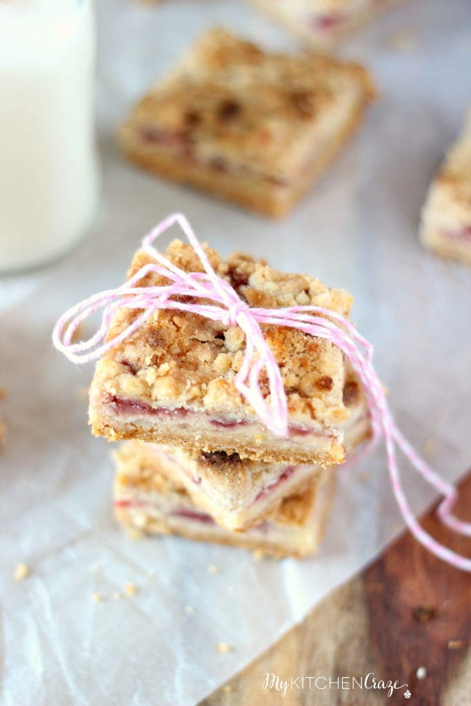 Strawberry Cheesecake Crumb Bars ~ www.mykitchencraze.com