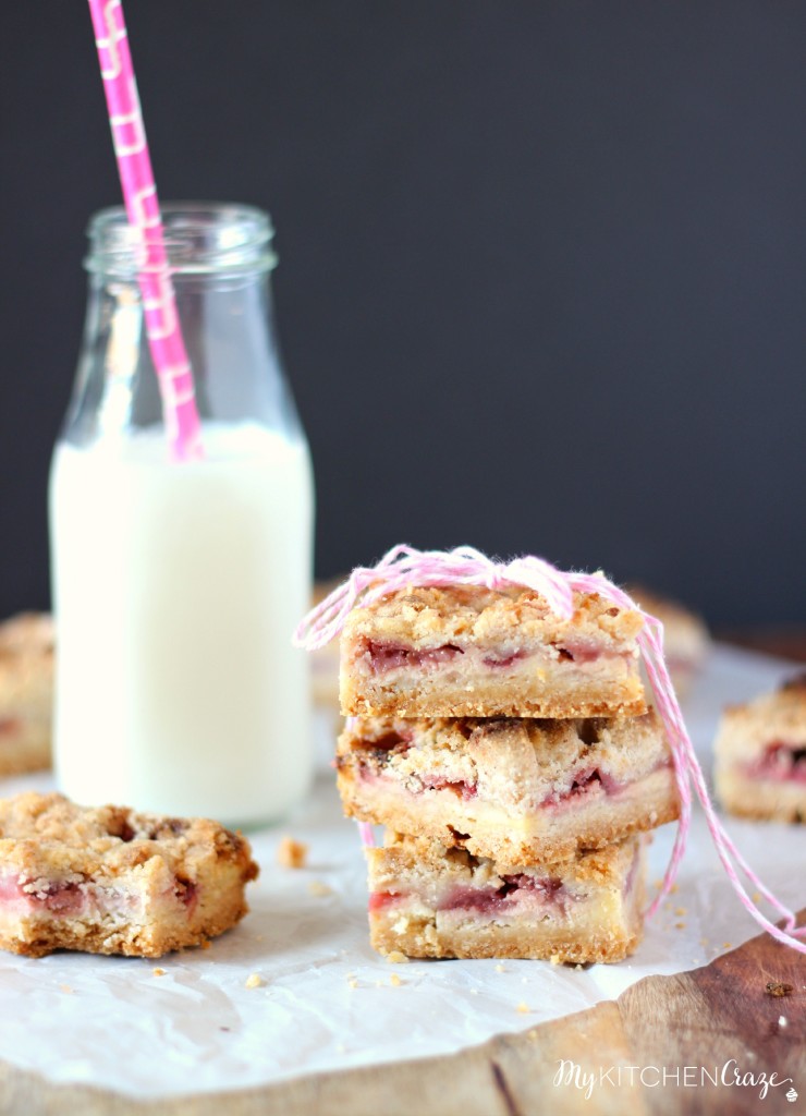 Strawberry Cheesecake Crumb Bars ~ www.mykitchencraze.com