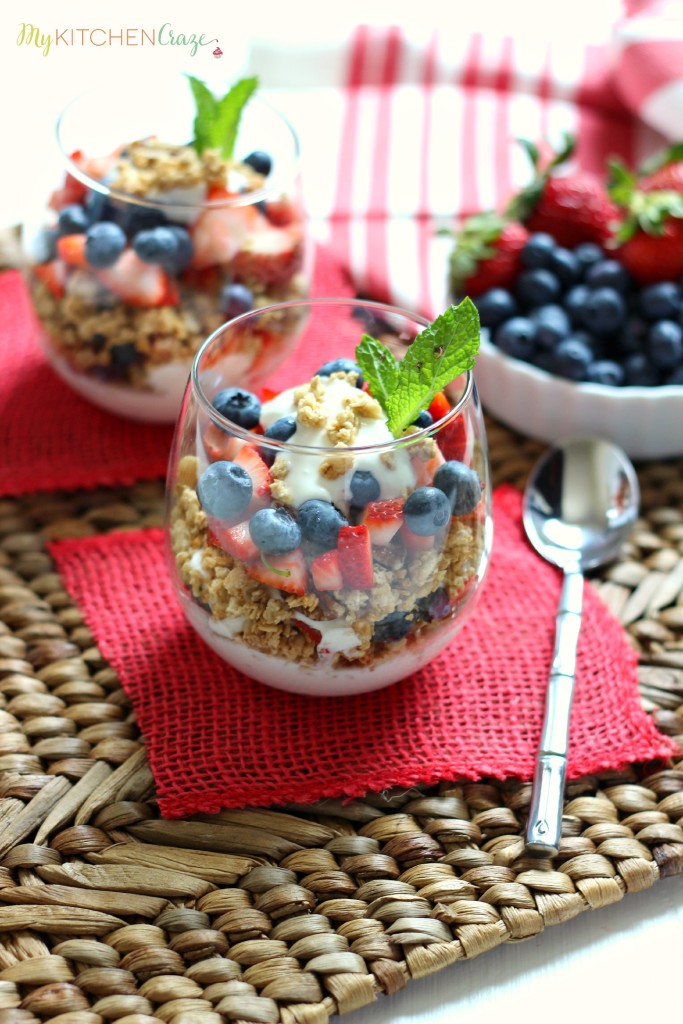 Berry Fruit & Yogurt Granola Parfait ~ www.mykitchencraze.com ~ A healthy, quick and nutritious parfait.