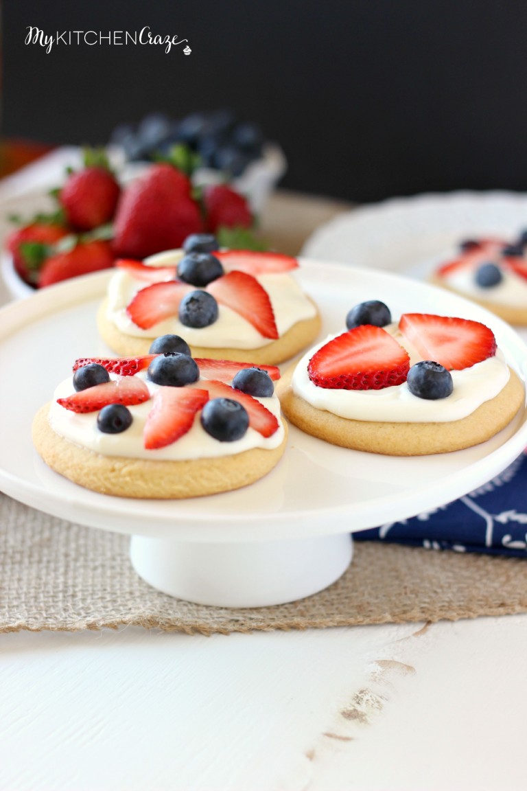 Mini Patriotic Fruit Pizzas - My Kitchen Craze