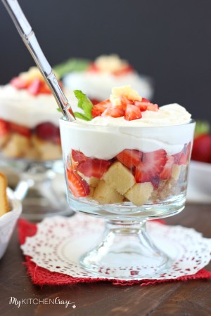 No Bake Strawberry Cheesecake Trifle - My Kitchen Craze