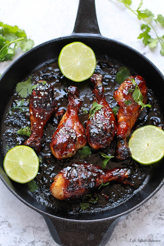 Sticky-Honey-Sriracha-Chicken-Easy-chicken-drumsticks-loaded-with-zesty-Asian-flavors-are-the-perfect-balance-of-spicy-tangy-sweet.