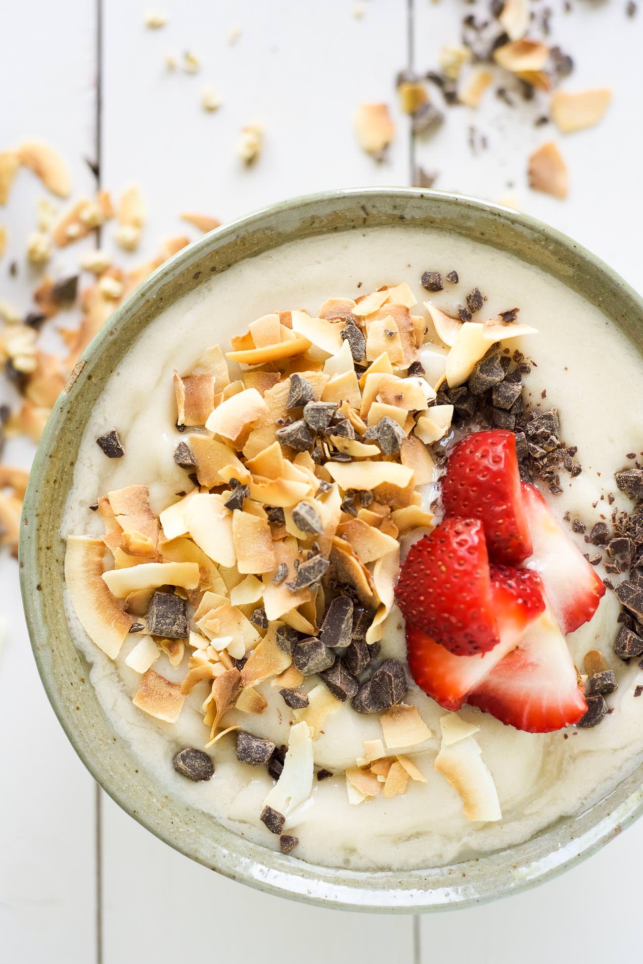 Dark-Chocolate-and-Toasted-Coconut-Smoothie-Bowl-3