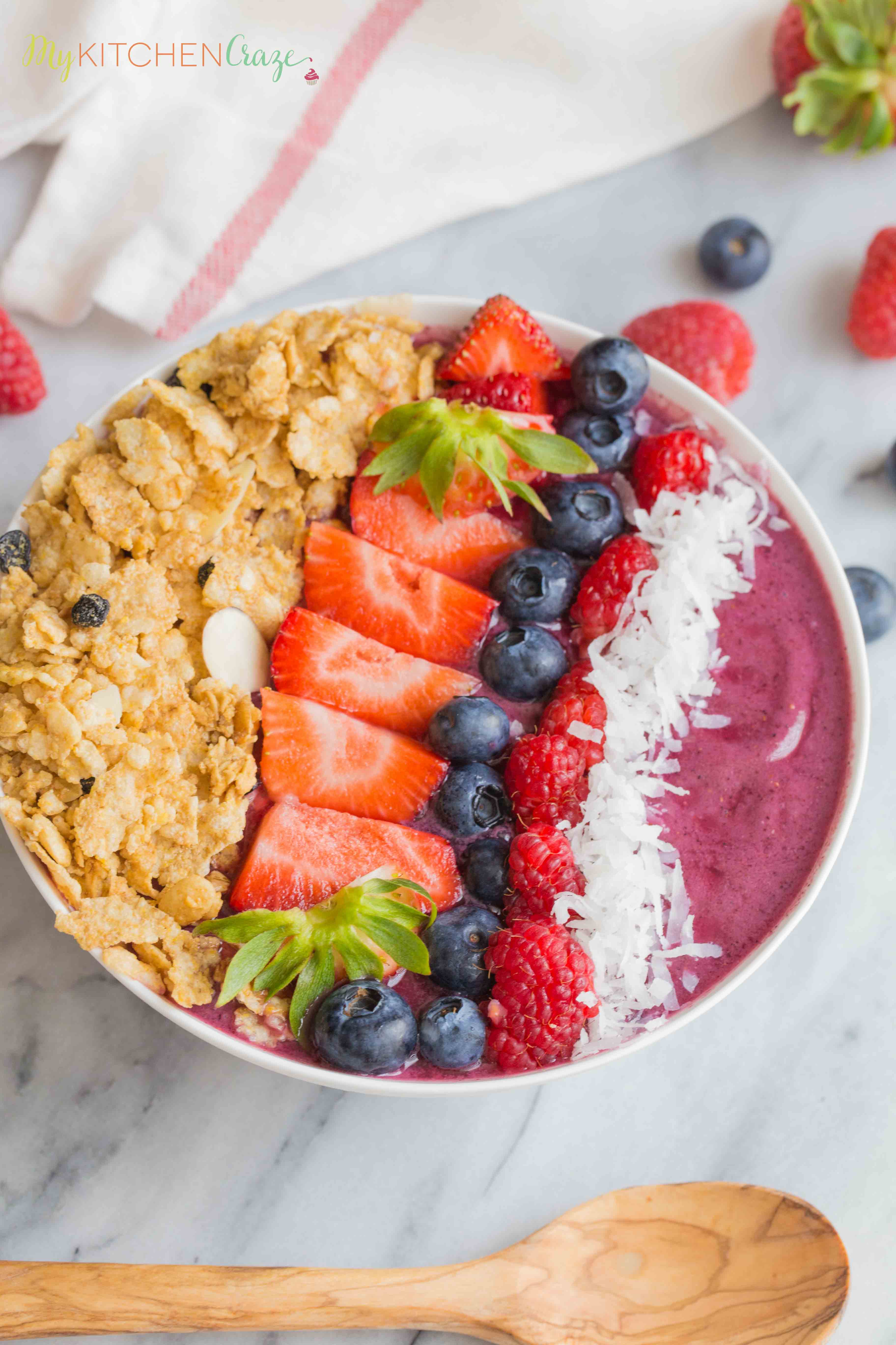 Triple Berry Smoothie Bowl ~ mykitchencraze.com