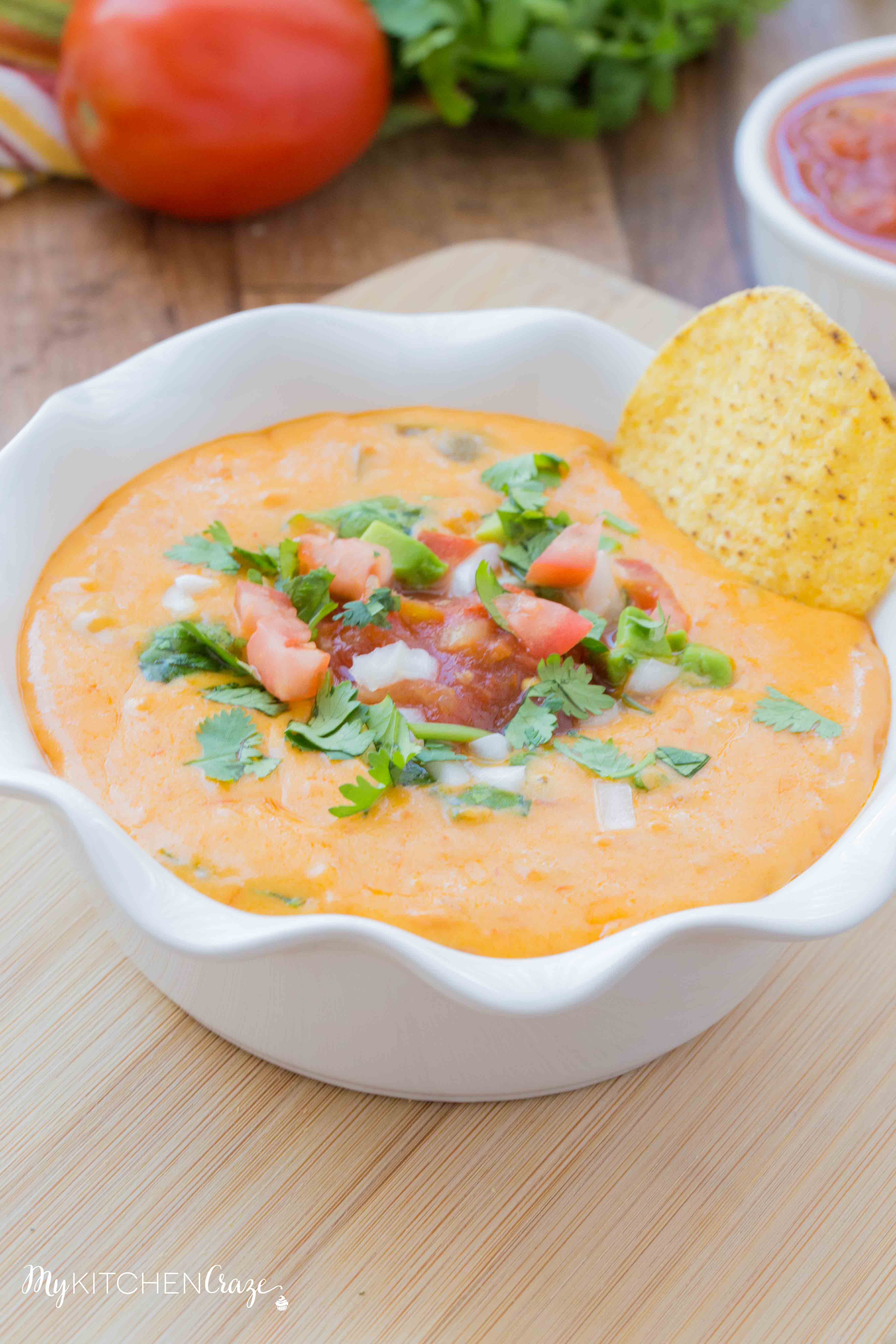 Taco Cups & Cheese Dip {Game Day Food} ~ Do you love to have snacks and appetizers on game day? Then you need to make these delicious Taco Cups and creamy Cheese Dip. Perfect foods to cheer on your favorite team. Go team!