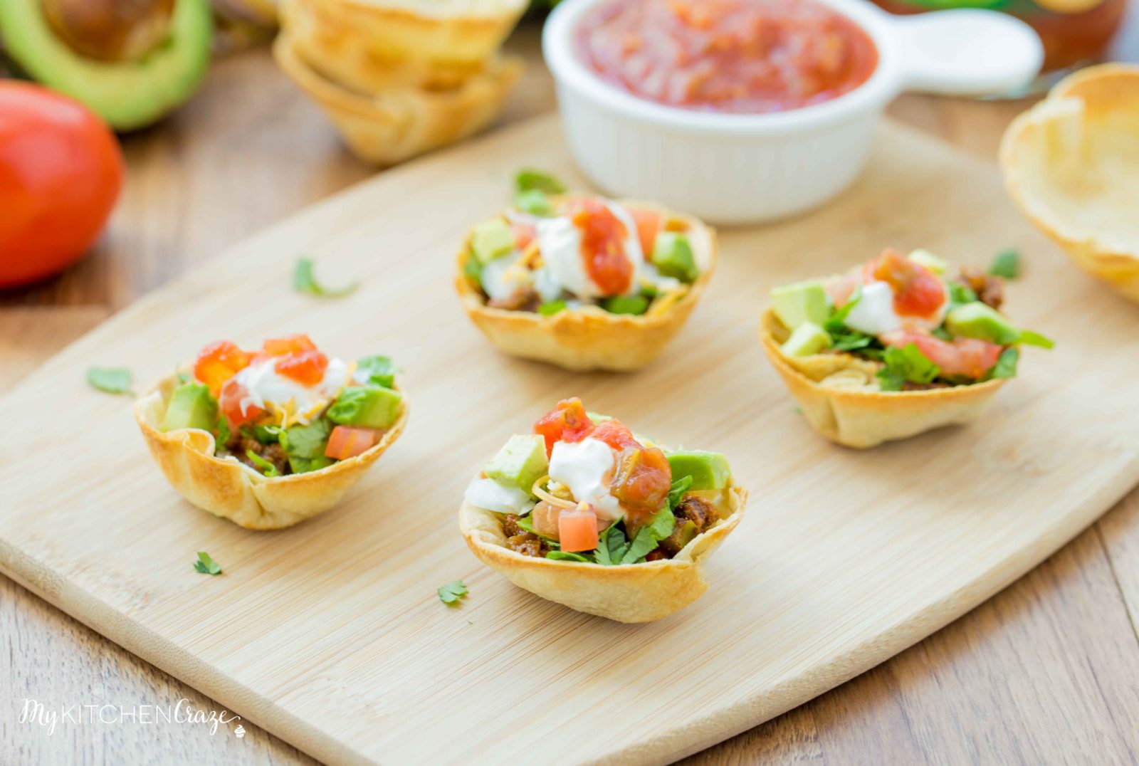 Taco Cups & Cheese Dip {Game Day Food} ~ Do you love to have snacks and appetizers on game day? Then you need to make these delicious Taco Cups and creamy Cheese Dip. Perfect foods to cheer on your favorite team. Go team!