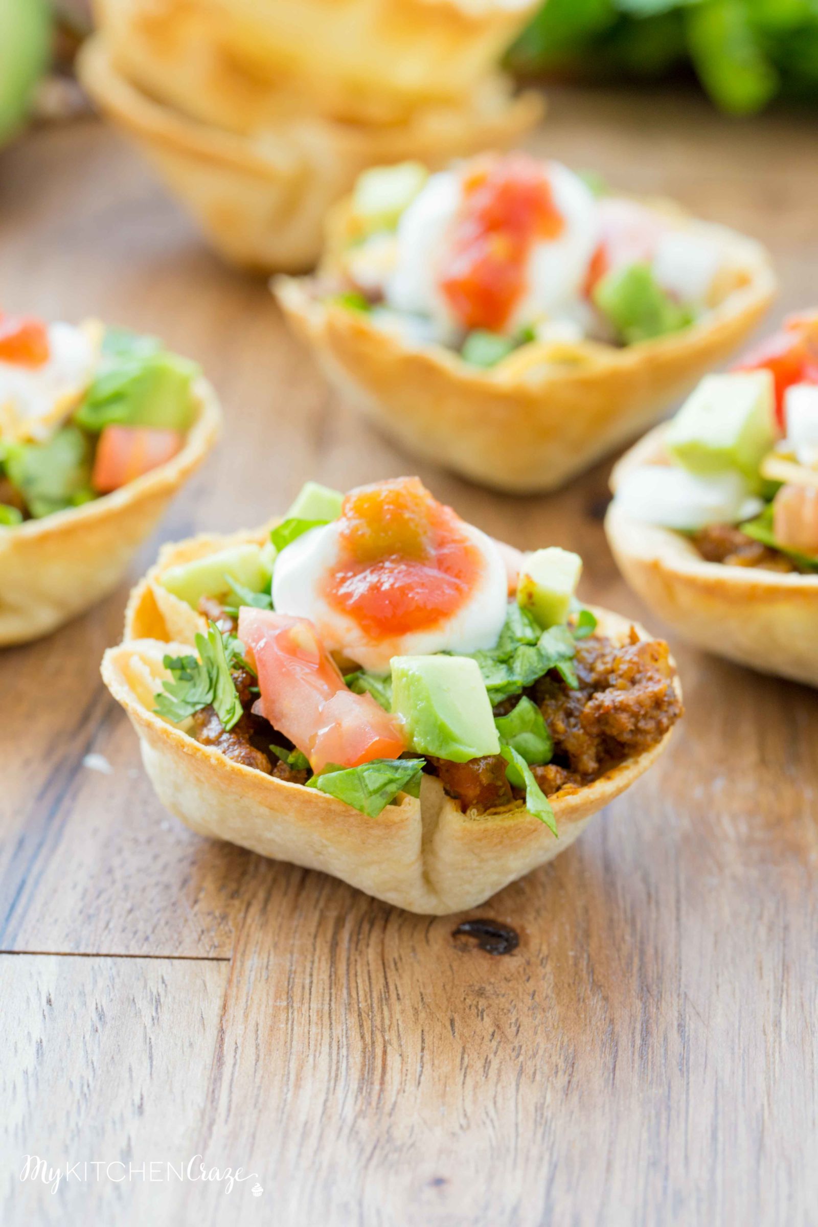 Taco Cups & Cheese Dip {Game Day Food} ~ Do you love to have snacks and appetizers on game day? Then you need to make these delicious Taco Cups and creamy Cheese Dip. Perfect foods to cheer on your favorite team. Go team!