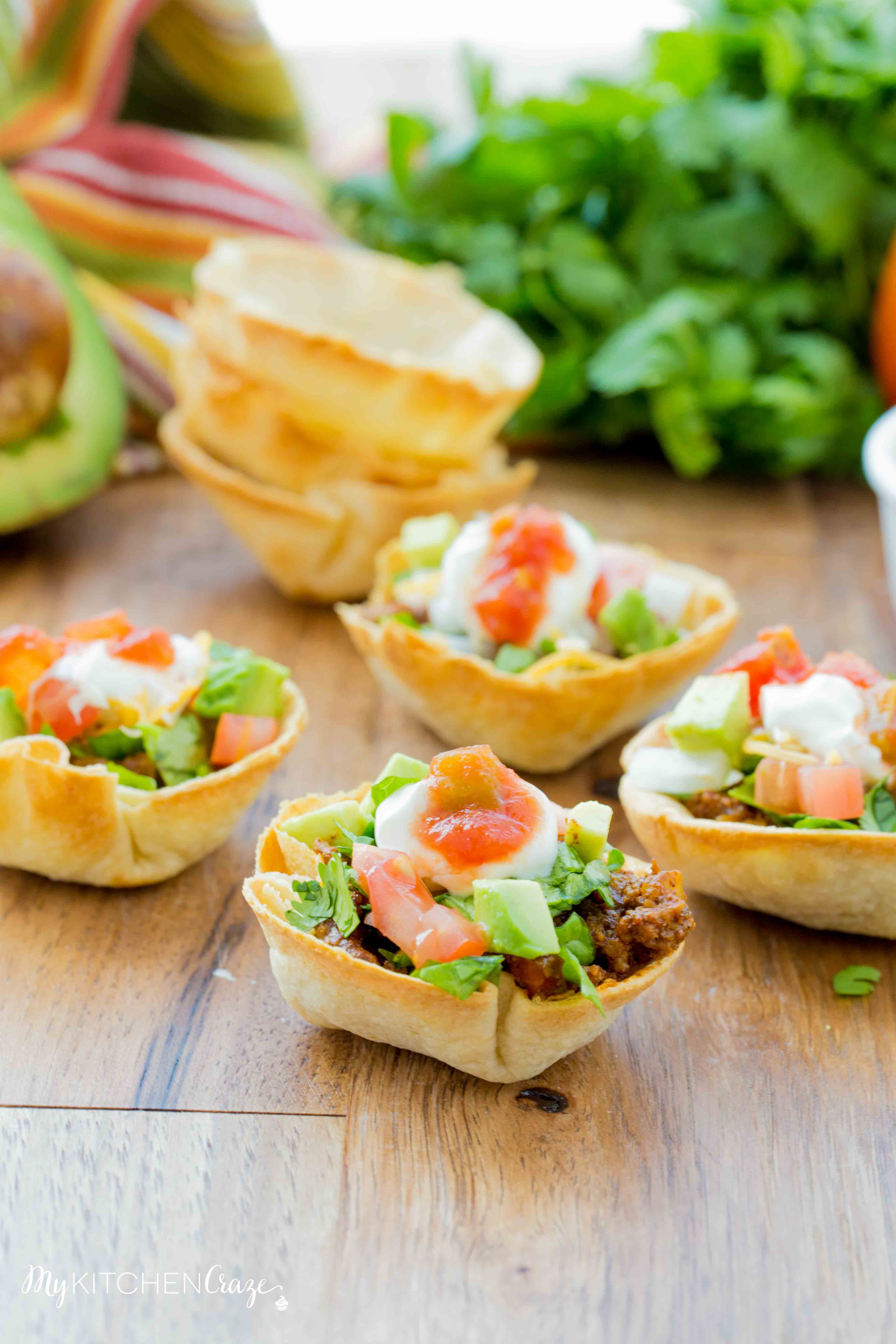 Taco Cups & Cheese Dip {Game Day Food} ~ Do you love to have snacks and appetizers on game day? Then you need to make these delicious Taco Cups and creamy Cheese Dip. Perfect foods to cheer on your favorite team. Go team!