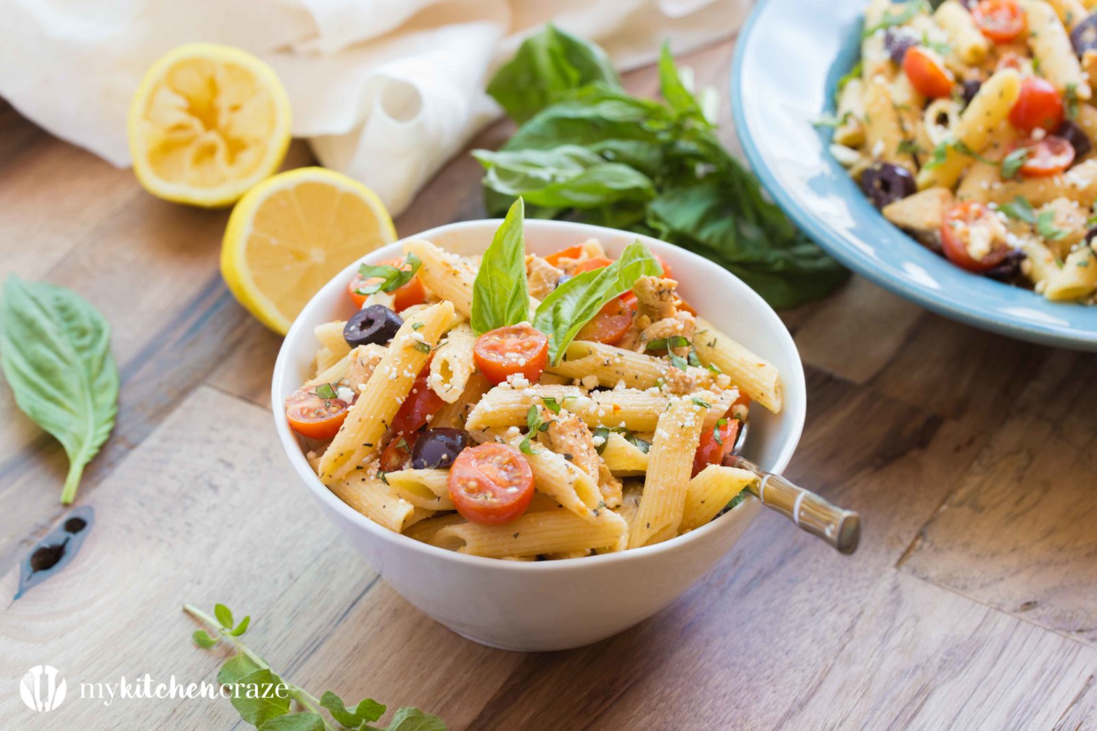 Greek Chicken & Feta Pasta is the perfect easy meal for those busy nights. This recipe is a no fuss recipe that everyone will love.