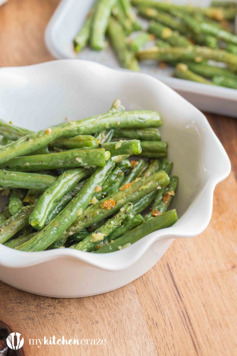 Baked Garlic Green Beans with a Recipe Video - My Kitchen Craze