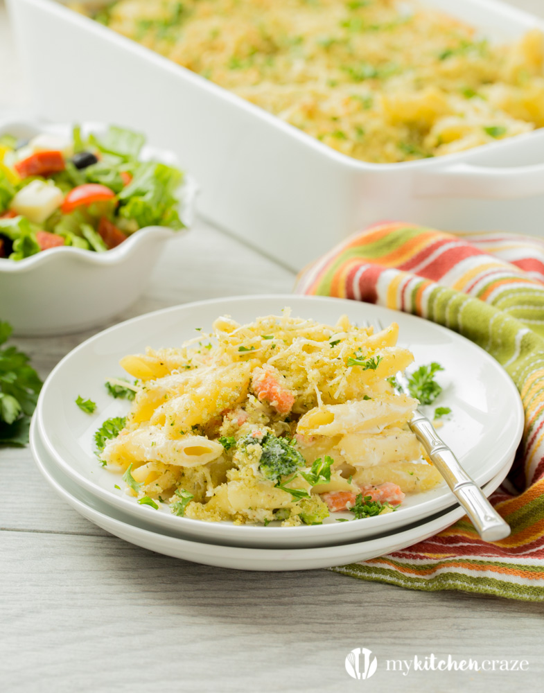 Smoked Salmon Alfredo Casserole ~ Homemade creamy Alfredo sauce layered with smoked salmon, broccoli and cheese. Then topped with bread crumbs and Parmesan cheese. Yum! This is one casserole dinner everyone will love!