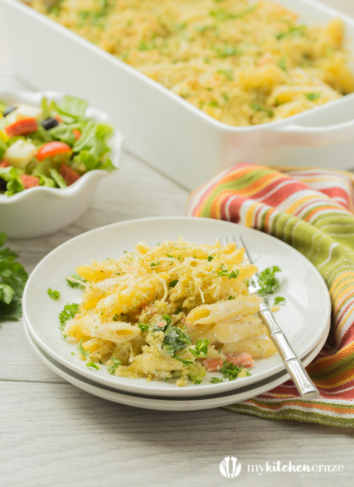 Smoked Salmon Alfredo Casserole ~ Homemade creamy Alfredo sauce layered with smoked salmon, broccoli and cheese. Then topped with bread crumbs and Parmesan cheese. Yum! This is one casserole dinner everyone will love!