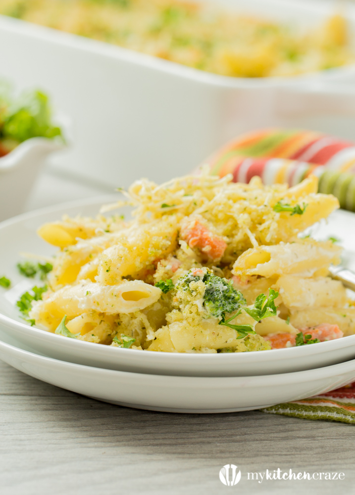 Smoked Salmon Alfredo Casserole ~ Homemade creamy Alfredo sauce layered with smoked salmon, broccoli and cheese. Then topped with bread crumbs and Parmesan cheese. Yum! This is one casserole dinner everyone will love!