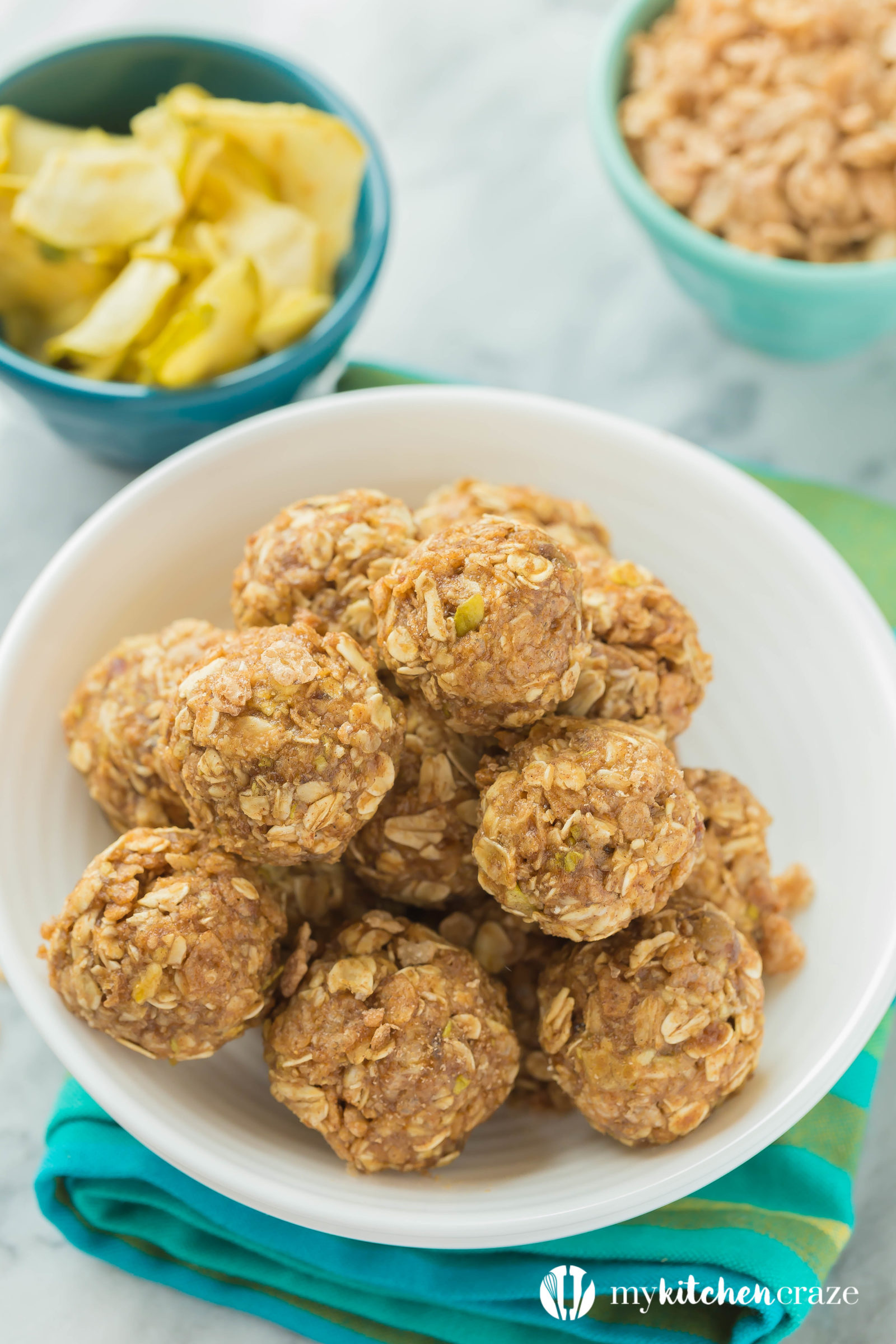 Apple & Dates Snack Bites ~ Packed with apples, dates, Cinnamon Pebbles, oats, and spices, these bite-sized snacks are delicious and will boost your energy to get you through the day.
