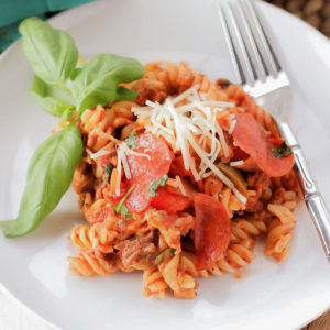 Pizza Pasta Casserole ~ Everything you love on your pizza, tossed in noodles. Cooked and on your table within 30 minutes. What's not to love about this recipe?