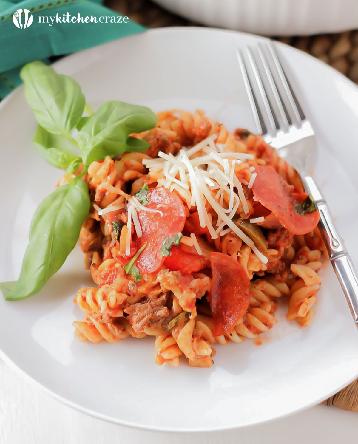 Pizza Pasta Casserole ~ Everything you love on your pizza, tossed in noodles. Cooked and on your table within 30 minutes. What's not to love about this recipe?